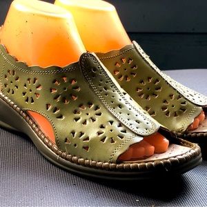 Ameta Women’s Olive Leather Slide Up Ankle Strap Lightweight Sandals Size 9